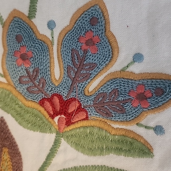 Pier 1 Imports Floral Embroidered Table Runner Wall  Hanging - Picture 6 of 7